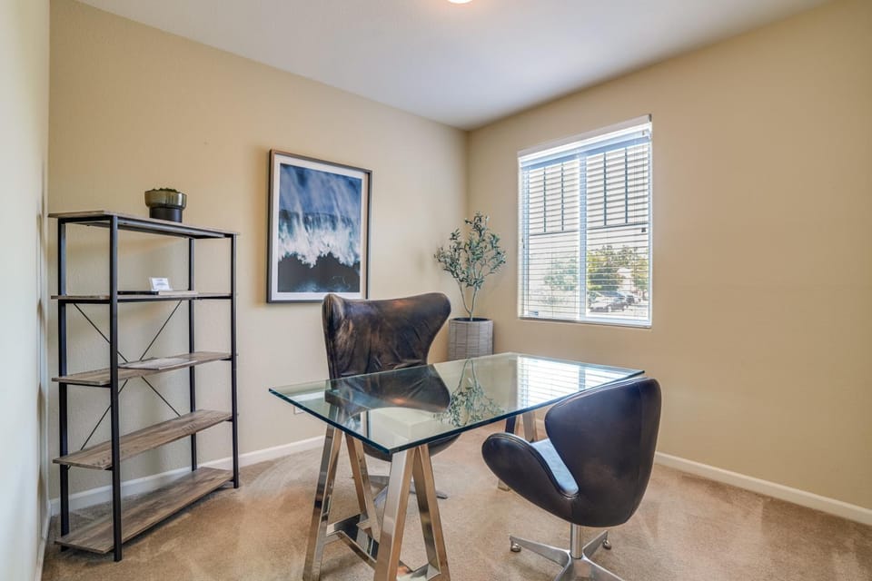 Sophisticated Sanctuary: 8 Mi to Lodi Wineries! House in Stockton