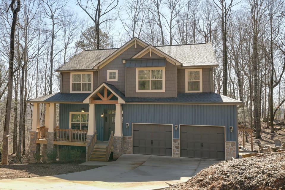 Lake Lure Getaway with Hot Tub and Fire Pit! House in Lake Lure