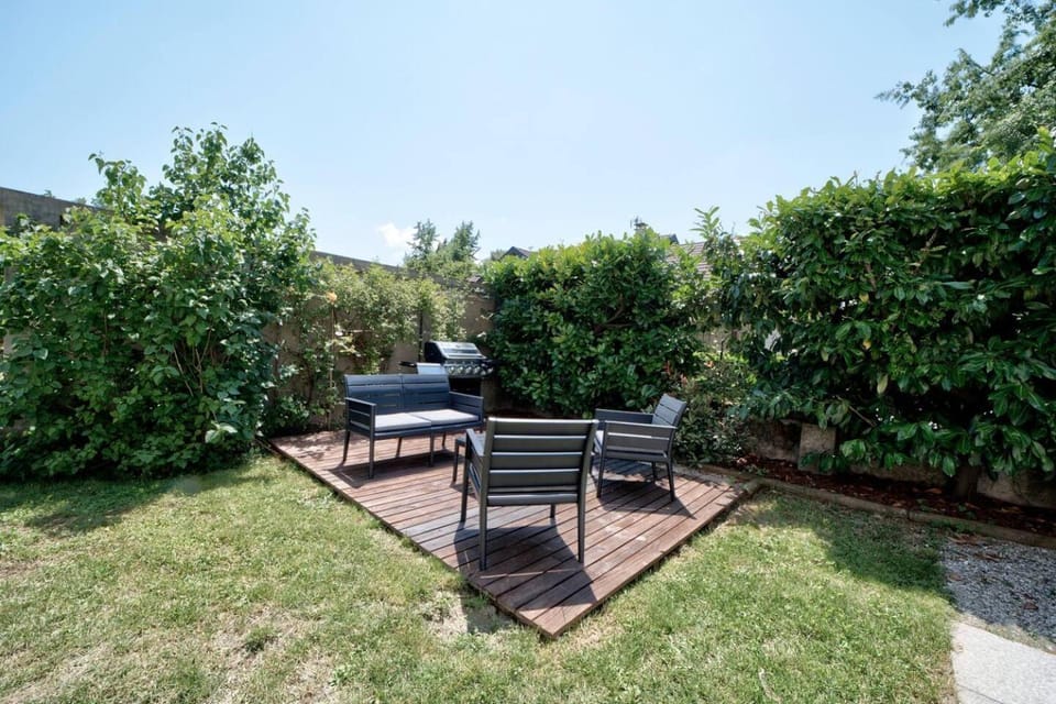 Patio, Spring, Day, Natural landscape, Garden, Garden, Dining area, Garden view