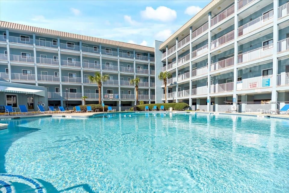 Coastal 2BR Condo w Ocean Views & Pool Apartment in Hilton Head Island