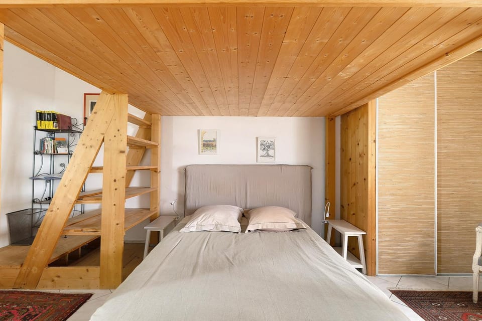 Property building, Living room, Bedroom
