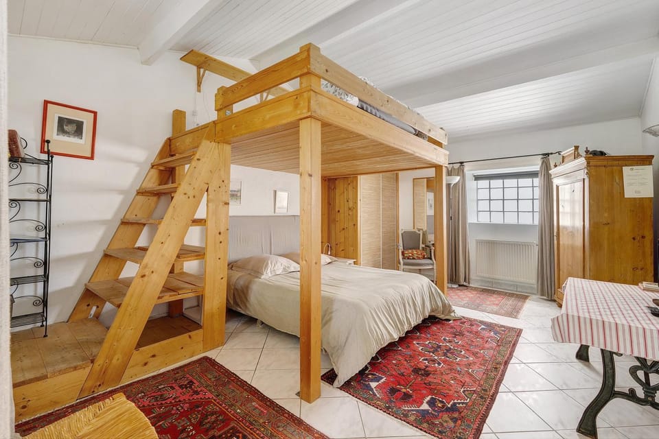 Property building, Living room, Bedroom