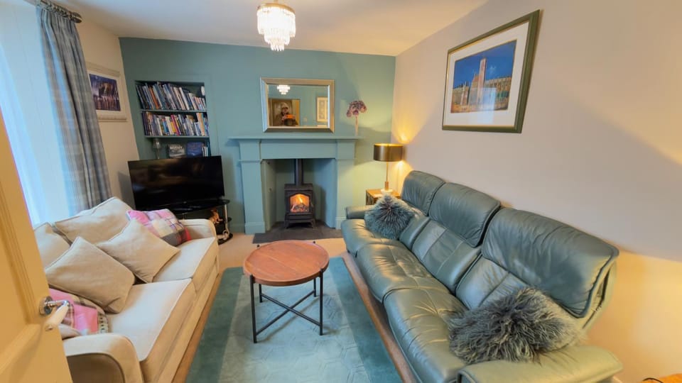 Library, Living room, Seating area