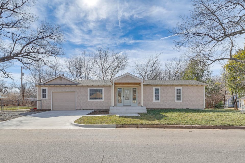 1 Mi to Campus: Modern Tulsa Home w/ Private Yard House in Tulsa
