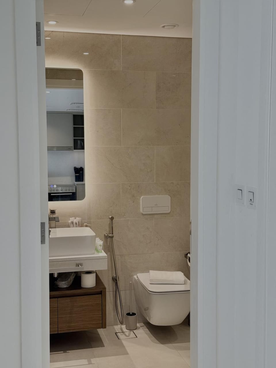 Toilet, Bathroom, bidet, towels