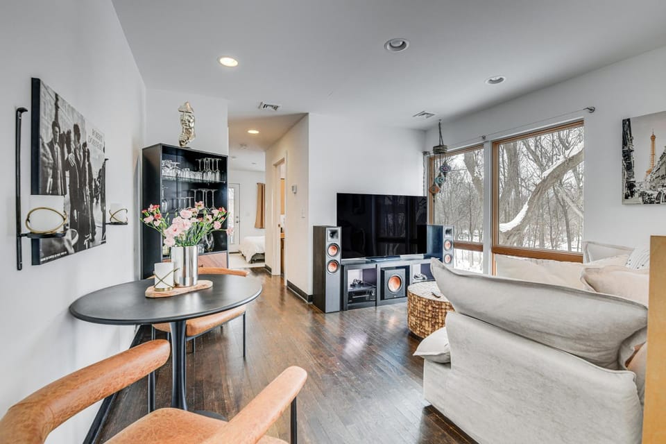 Couple’s Retreat Near UVM! Unique Studio w/ Deck Apartment in Burlington