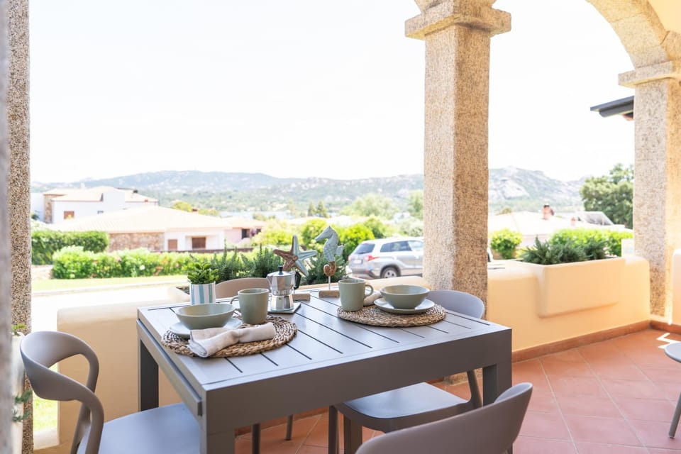 View (from property/room), Balcony/Terrace, Dining area