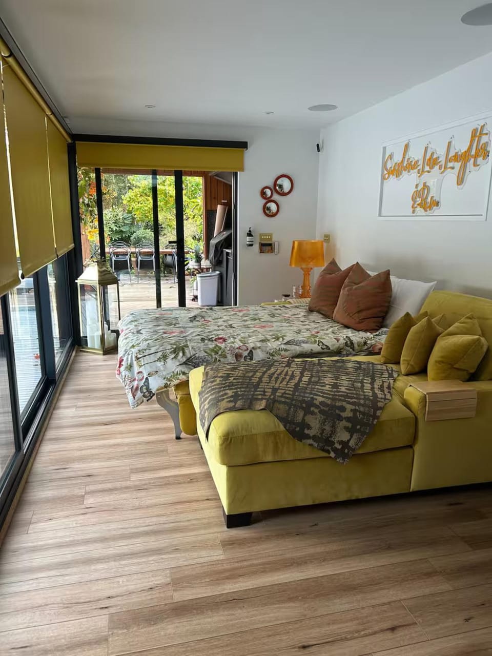 Bed, Living room
