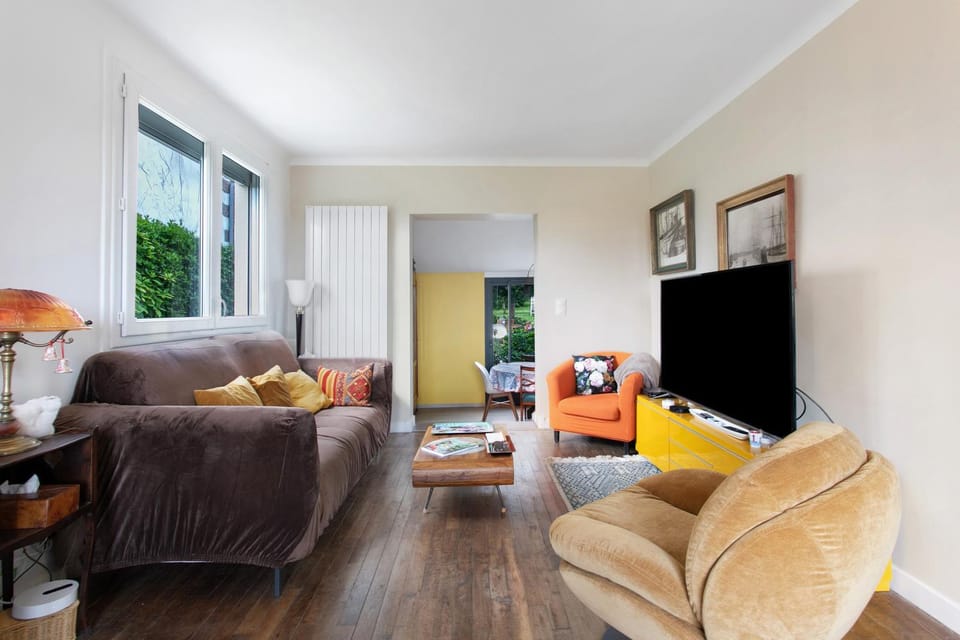Property building, Living room