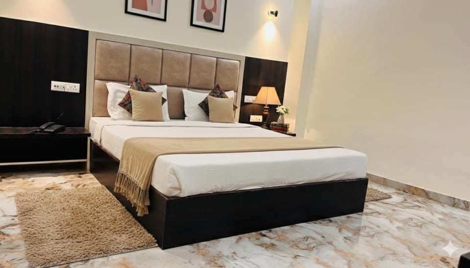 Bed, Photo of the whole room, Bedroom, wardrobe, air conditioner