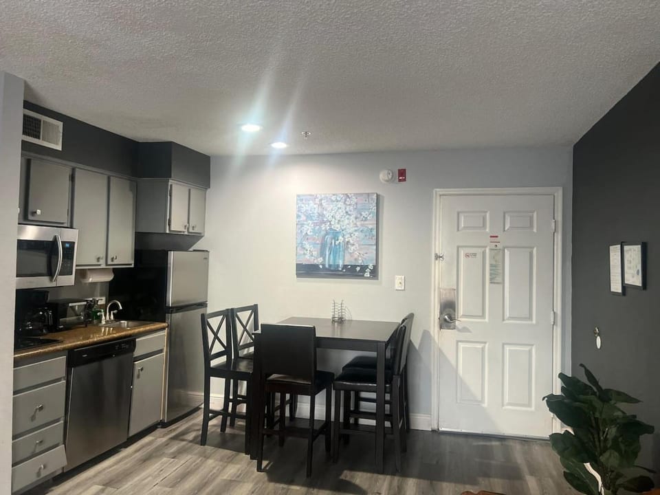 Condo Epic Universal Disney Free Parking Apartment in Bay Lake