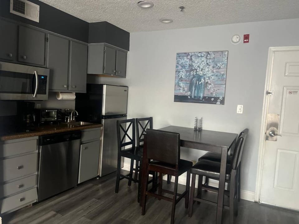 Condo Epic Universal Disney Free Parking Apartment in Bay Lake