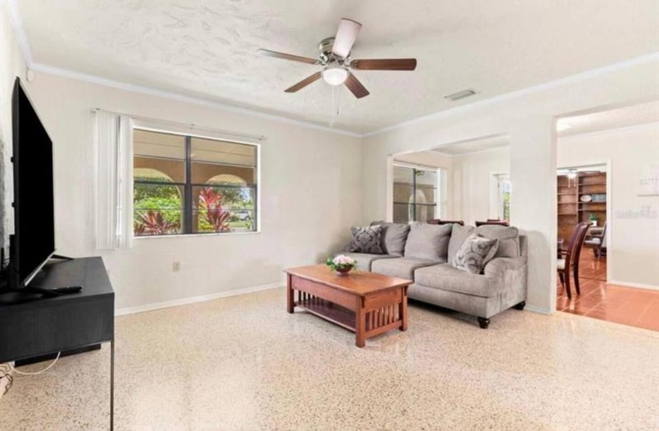 House near beachpoolAna Maria IslandSarasota Villa in Bayshore Gardens