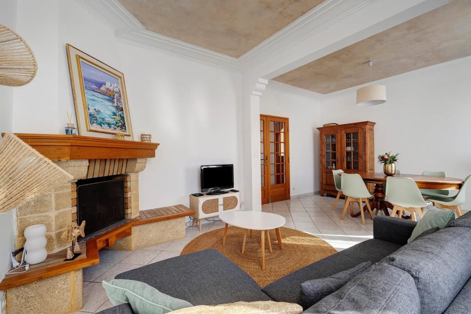 Property building, Living room