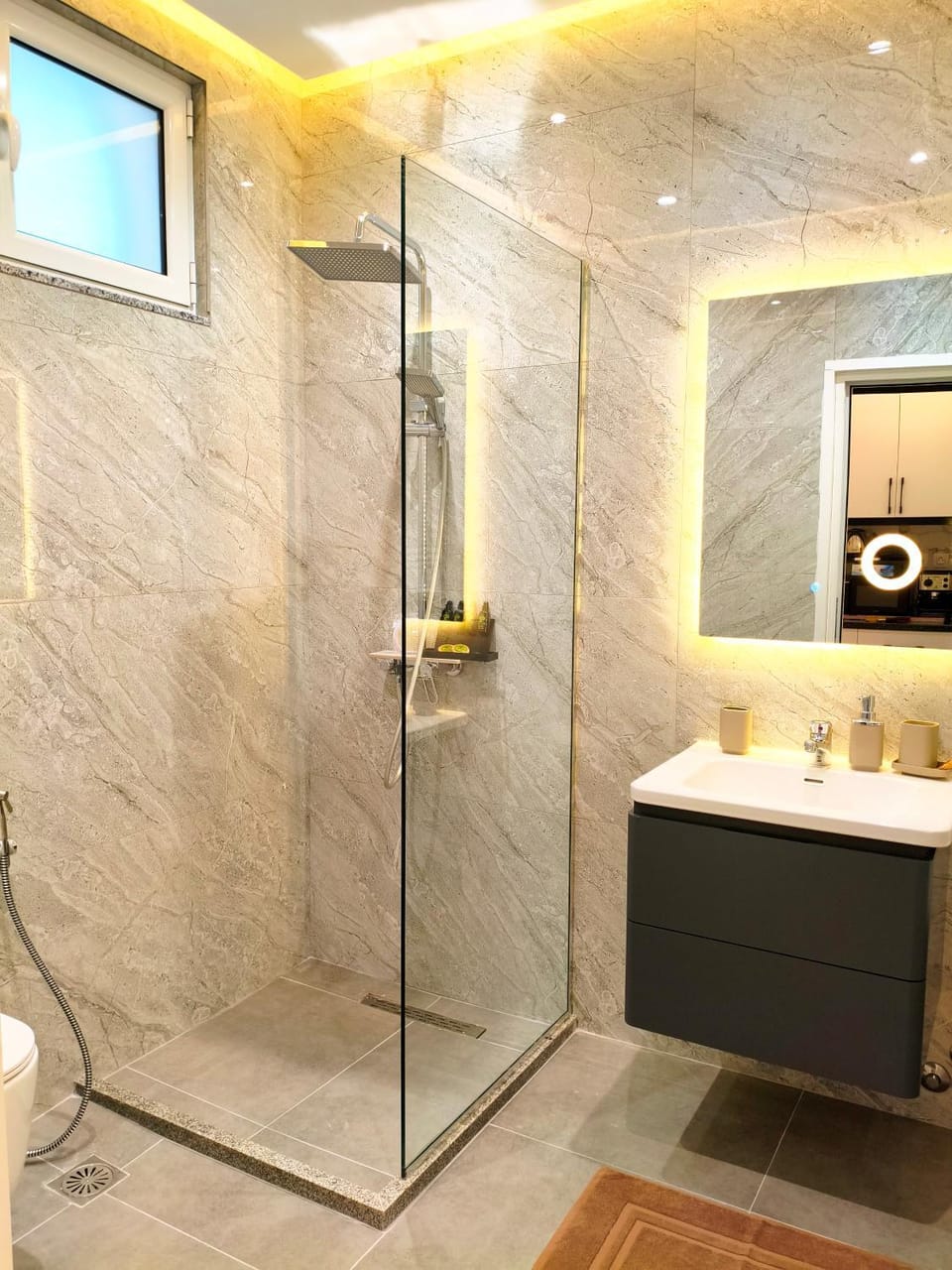 Shower, Bathroom, towels