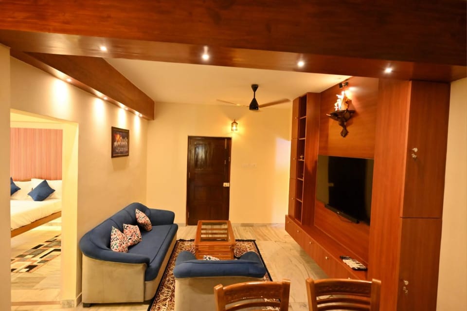 Communal lounge/ TV room, TV and multimedia, Living room, Photo of the whole room, Seating area, Evening entertainment