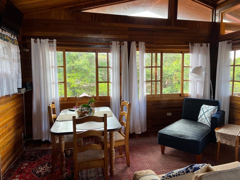 Cabaña en bello jardin con gazebo Apartment in Boquete