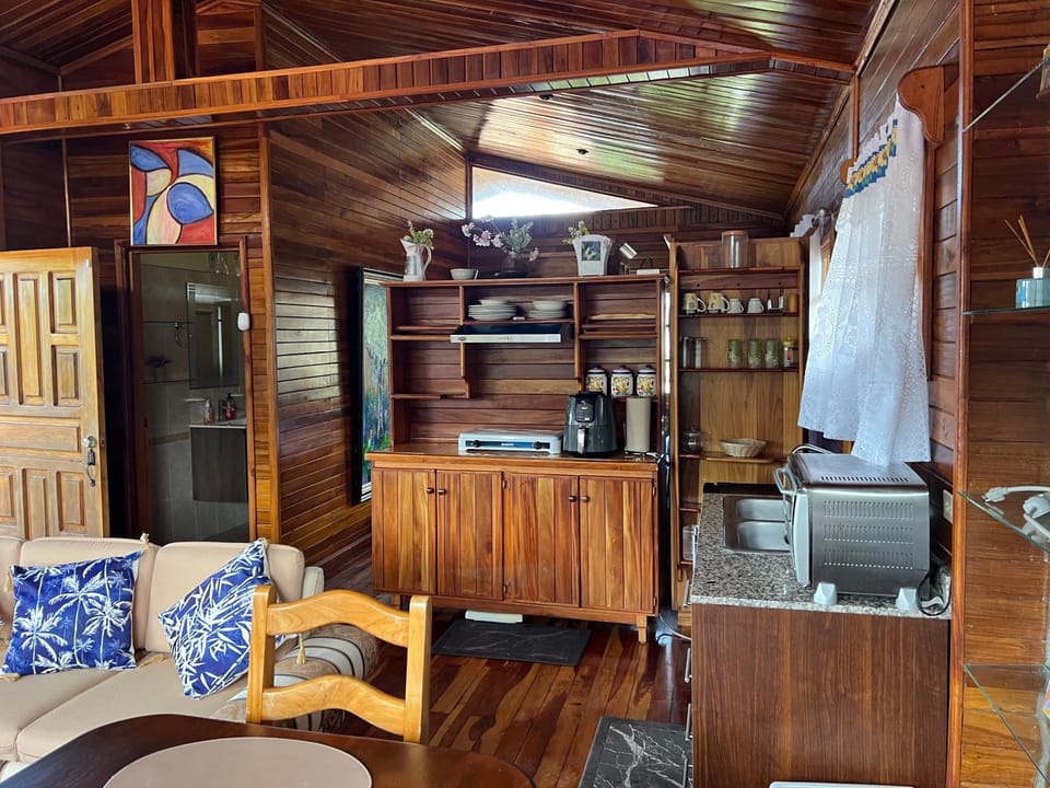Cabaña en bello jardin con gazebo Apartment in Boquete