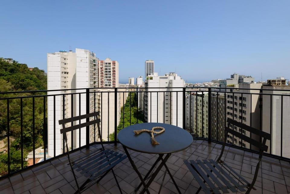 Apart-Hotel com piscina a 500m da Praia de Copa! Apartment in Rio de Janeiro
