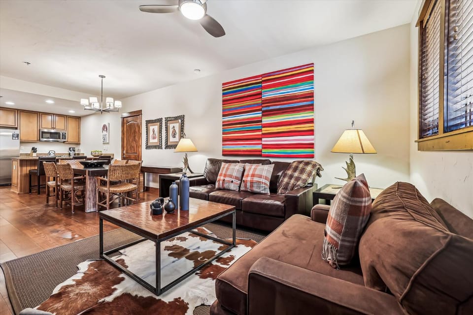 Experience Breckenridge in this cozy 2BR condo with ski area views at Bluesky 414! Apartment in Breckenridge