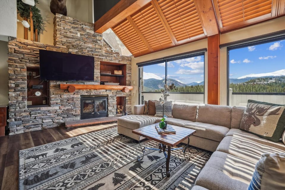 Spacious 6BR in Breckenridge with ski area views at Beaver Run Black Diamond Penthouse! Apartment in Breckenridge