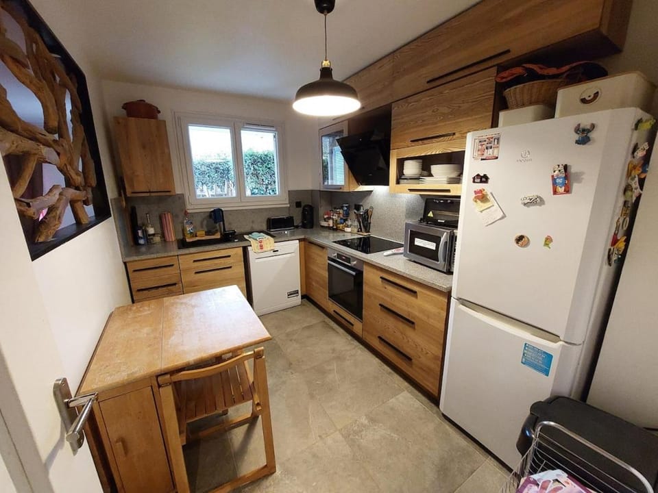Kitchen or kitchenette, Dining area, dishwasher, oven, pet friendly, stove, toaster, Internal: Not applicable to any particular room