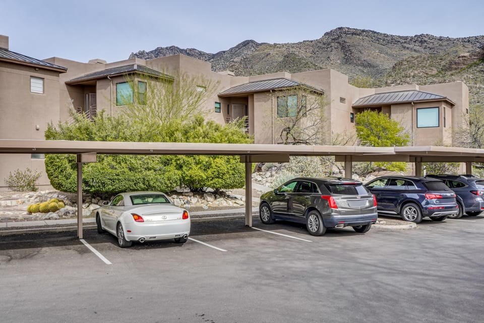 3 Mi to Sabino Canyon! Snowbird Escape w/ Pool House in Catalina Foothills