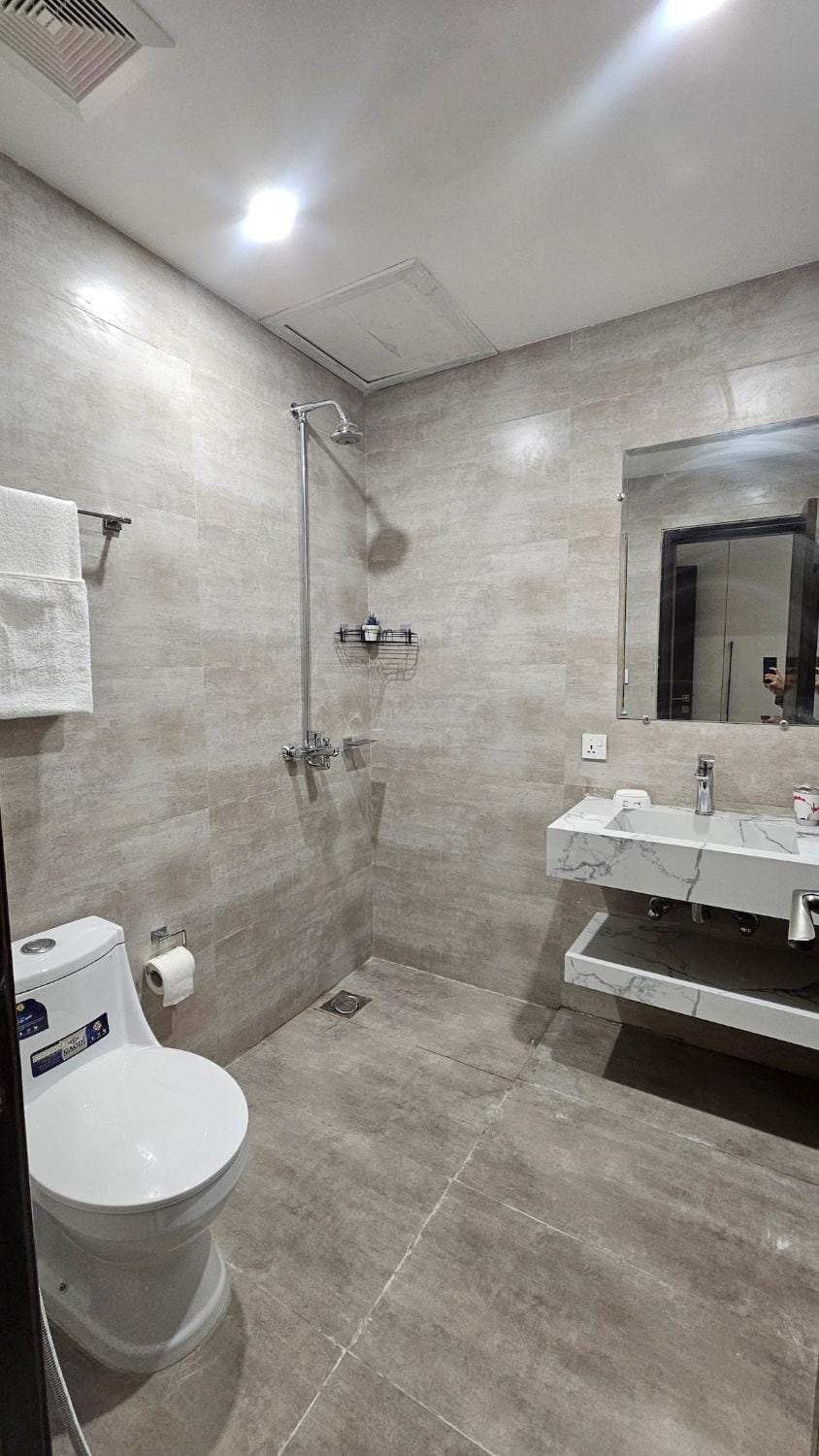 Premium 1BHK , Central Gulberg, MMalam Rd Apartment in Lahore