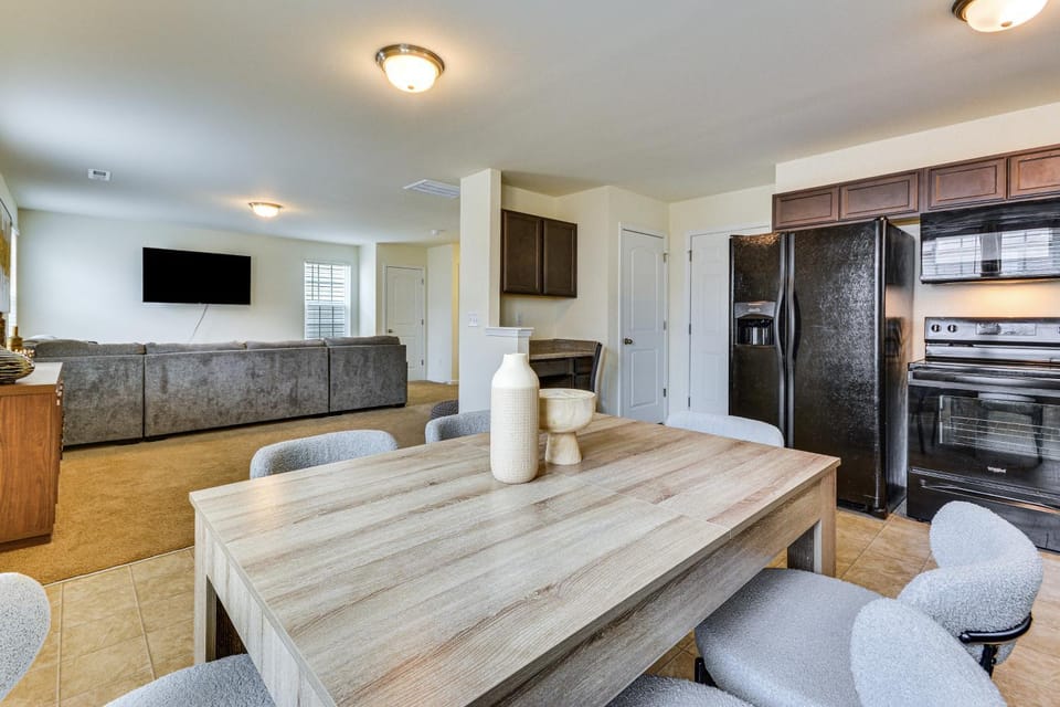 4 Mi to Hospital & Dtwn Greensboro: Spacious Home House in Greensboro