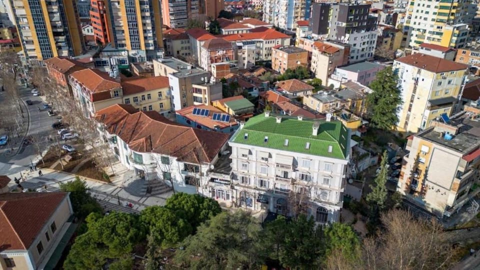 Landmark view, Location