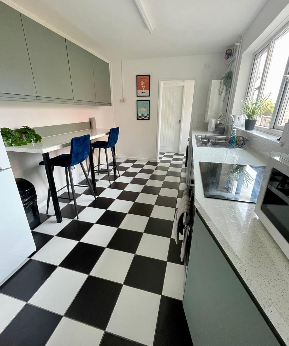 Kitchen or kitchenette, Dining area, oven, stove