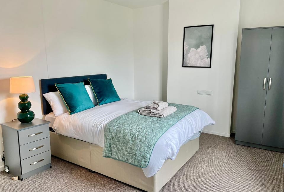 Bed, Bedroom, towels, wardrobe