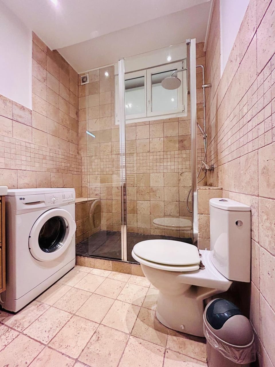 Shower, Bathroom, towels, washing machine