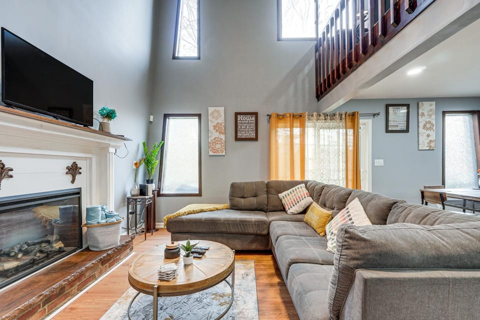 Family Getaway w/ Deck Near Tobyhanna State Park House in Tobyhanna