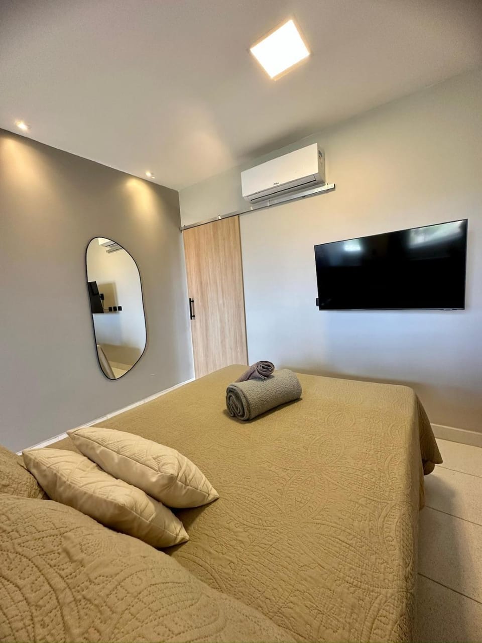 Bed, TV and multimedia, Bedroom, air conditioner