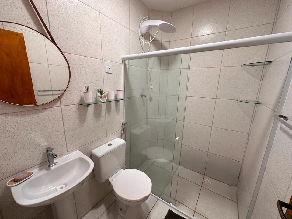 Toilet, towels