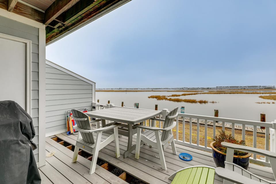 1 Mi to Fenwick Island SP: Condo w/ Boat Dock! House in Sussex County