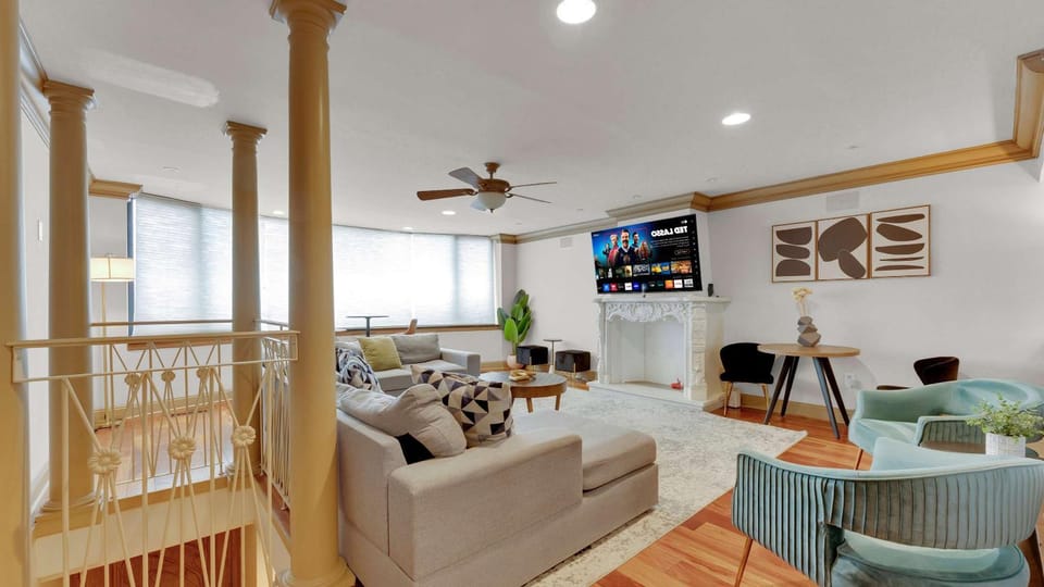 Apartmint - Grand Queen Village Retreat in Philladelphia House in Penns Landing