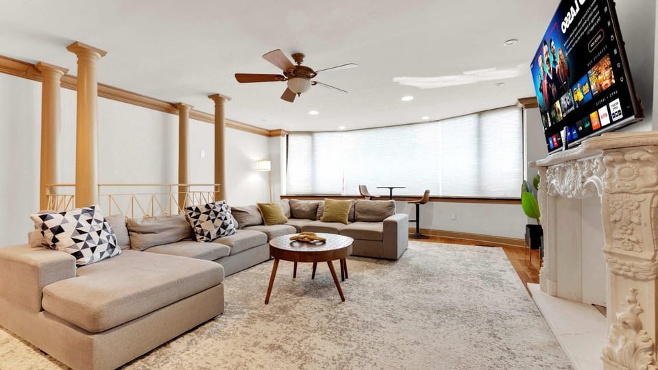 Apartmint - Grand Queen Village Retreat in Philladelphia House in Penns Landing