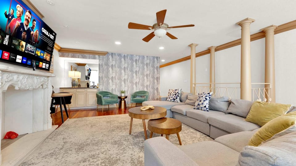 Apartmint - Grand Queen Village Retreat in Philladelphia House in Penns Landing