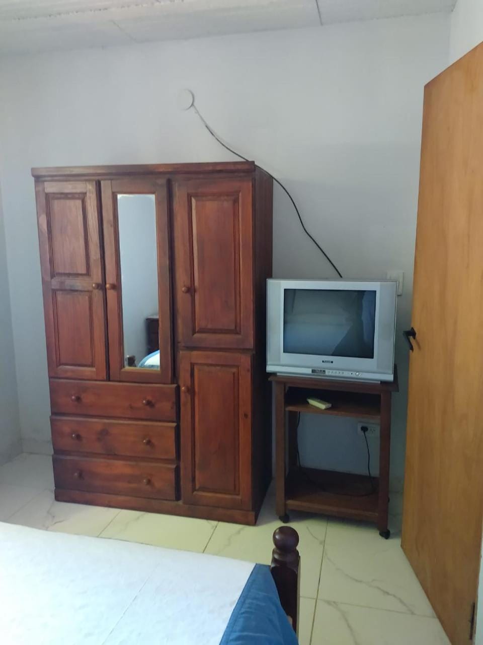 Bed, TV and multimedia, Bedroom, wardrobe