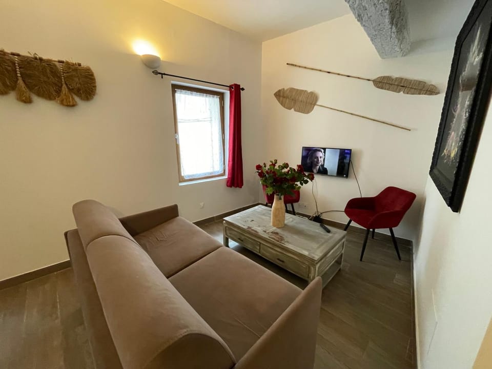 Location grand studio centre ville Isle sur la sorgue Apartment in L'Isle-sur-la-Sorgue