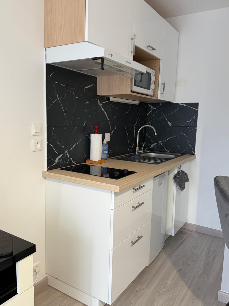 Kitchen or kitchenette