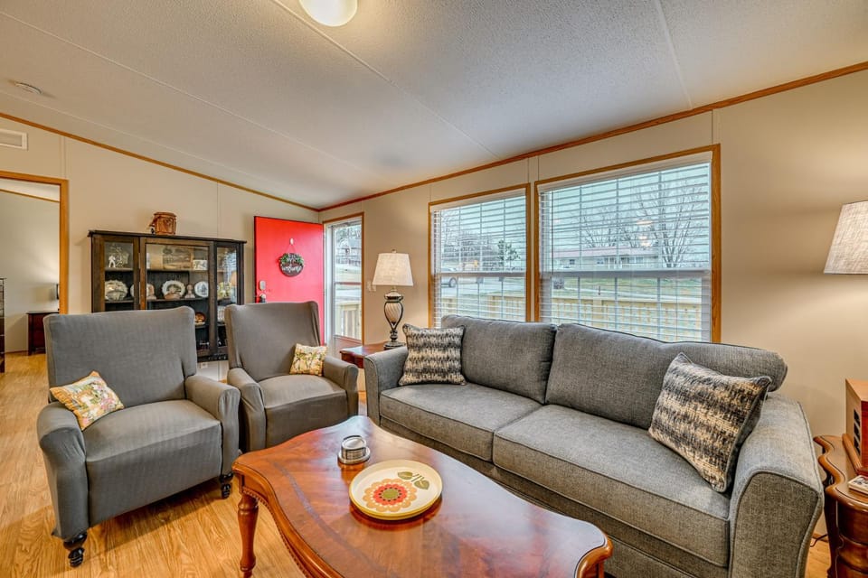 Boat, Fish, Hike & Explore: Cozy Home in Bronston House in Lake Cumberland