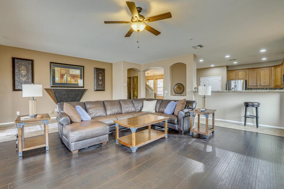 5 Mi to San Tan Mtn: San Tan Valley Group Getaway! House in Johnson Ranch