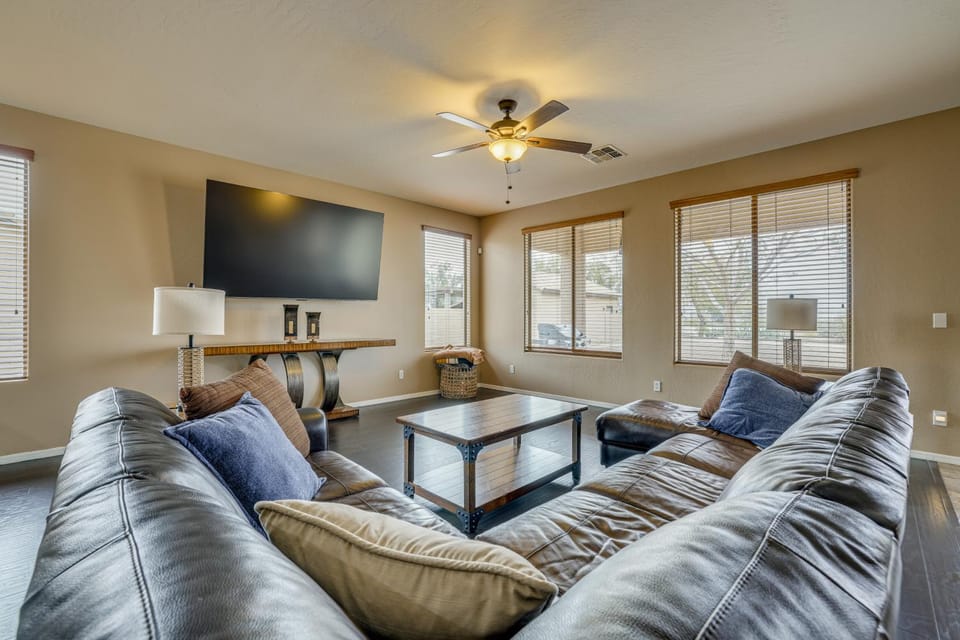 5 Mi to San Tan Mtn: San Tan Valley Group Getaway! House in Johnson Ranch