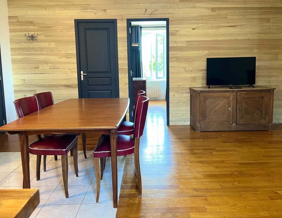 TV and multimedia, Dining area