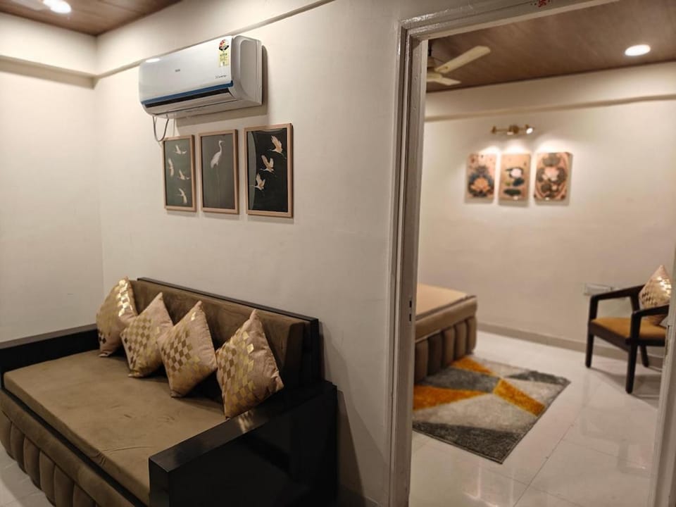 TV and multimedia, Living room, Seating area, air conditioner