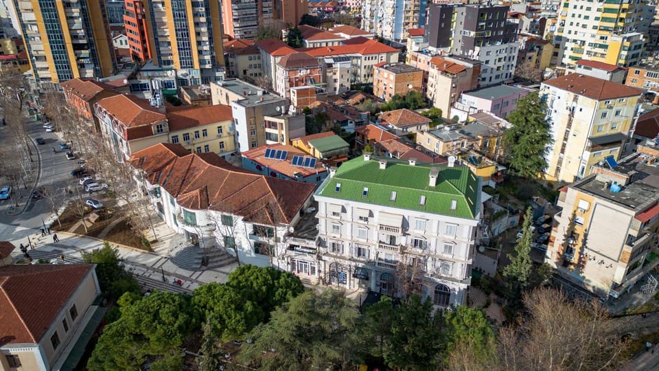 Property building, Neighbourhood, Location