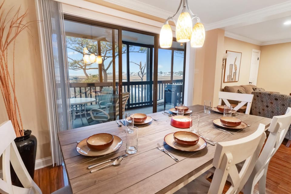 Bayfront Condo with Sunset Views & Pool House in Ocean City